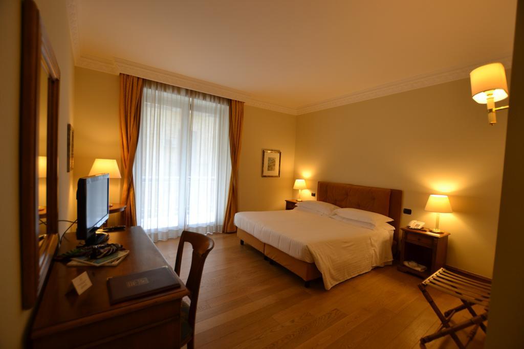 Standard Double or Twin Room,1136296381:JPEG